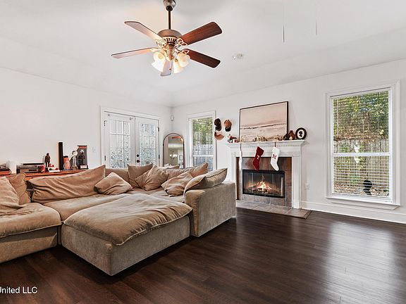 3rd image of 2444 Cotton Dr