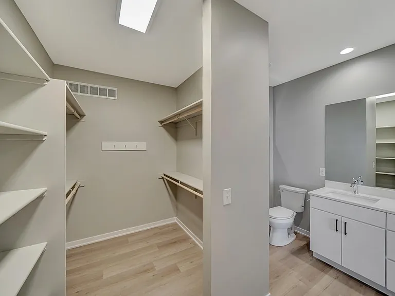 9049 S 42nd St — Photo 20