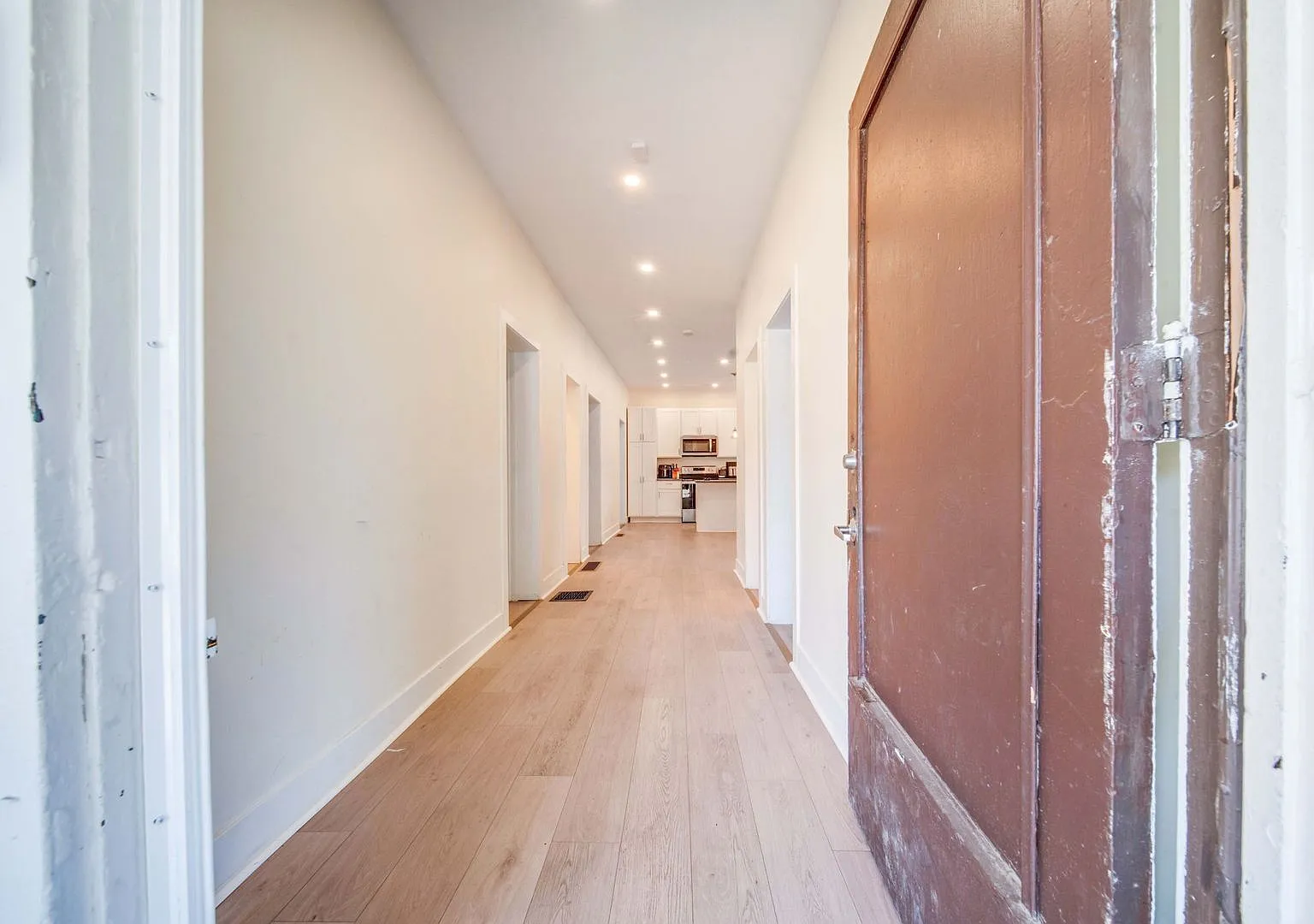 Massive Newly Renovated 11-Bedroom House on E. 14th Prime Campus Location! — Photo 4
