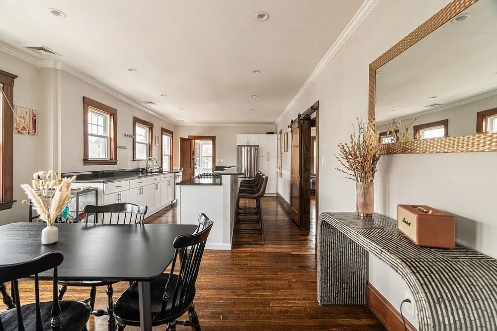 3 bed, 1600 sqft, $4,100 — Photo 3