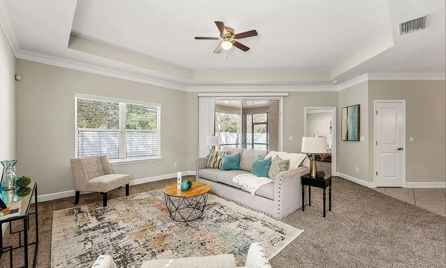 3 bed, 2.0 bath, 1982 sqft, $2,350 — Photo 4