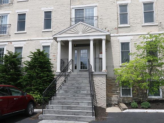 2nd image of 964 Auburnview Dr APT 3E