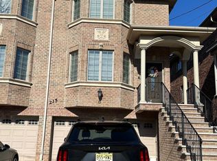 215 4th St #B, Palisades Park, NJ 07650