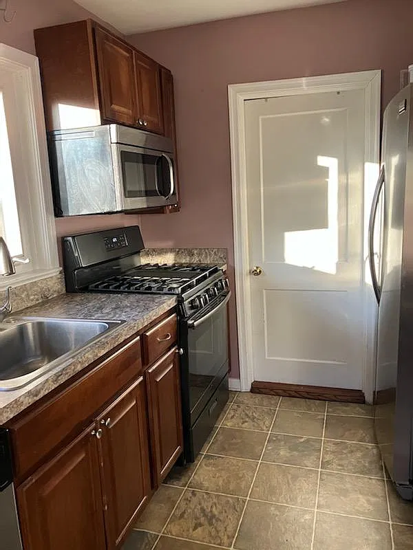 908 E Montgomery Ave — Photo 2