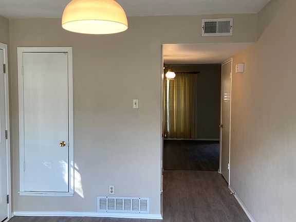 4th image of 624 Royal Crest Dr