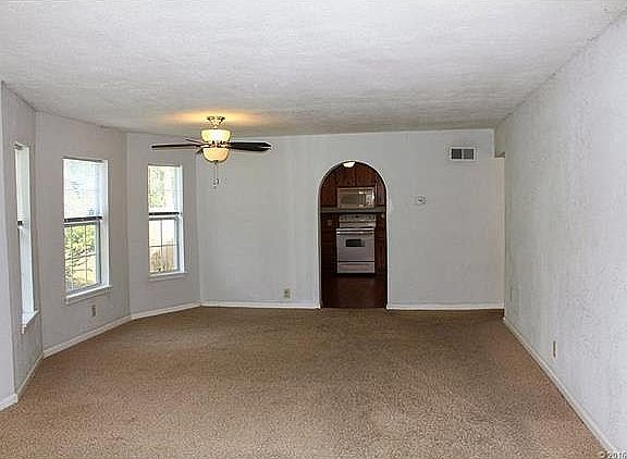 Living room/dining room