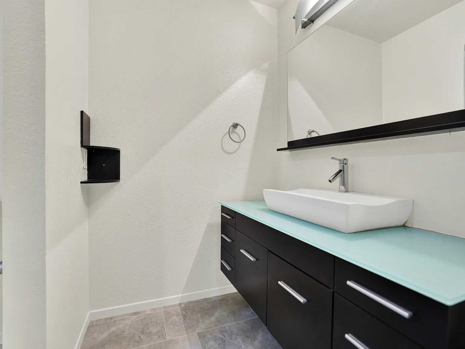 1 bed, 550 sqft, $2,400 — Photo 3