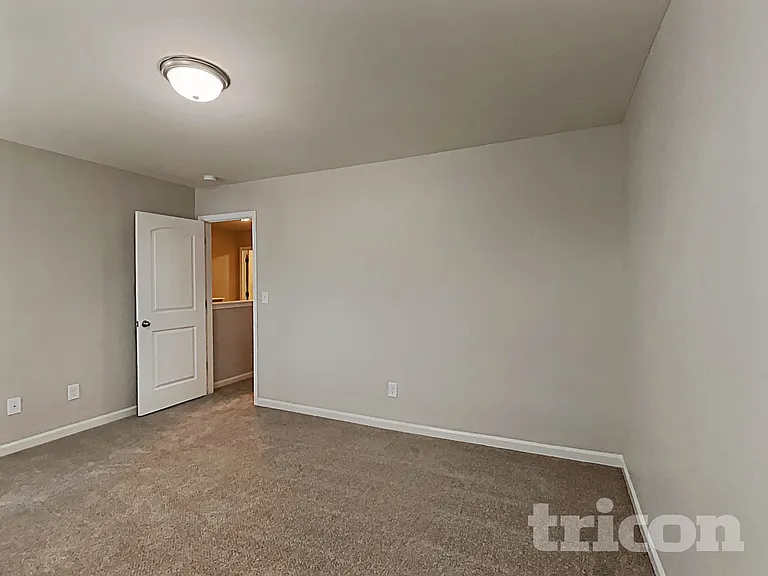 135 Coddington Ln — Photo 14