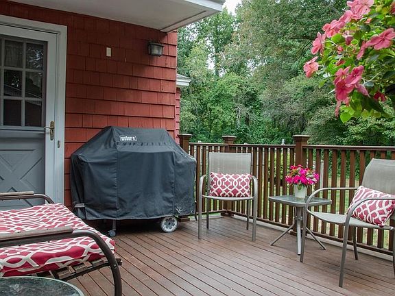 3rd image of 70 Blueberry Ln