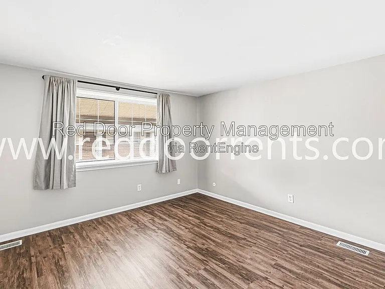 335 1st Ave NW #3 — Photo 13