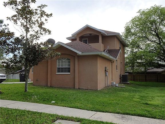 4th image of 4015 Woodacre Ln