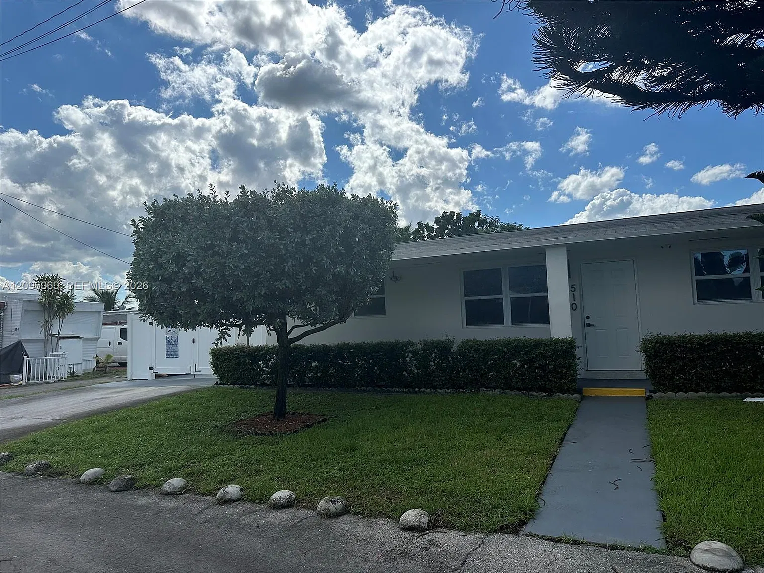 Hollywood Pines Estates — Photo 2