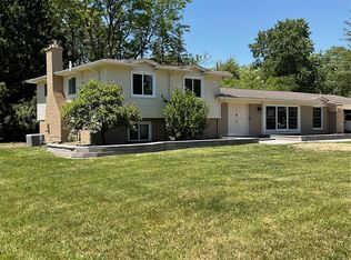 7096 Riverstone Rd, West Bloomfield, MI 48322