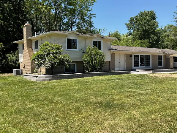 7096 Riverstone Rd, West Bloomfield, MI 48322