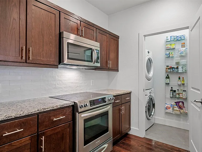 5922 Hudson St #4 — Photo 7