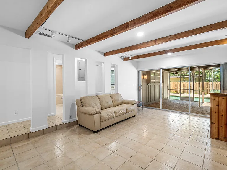 1051 SW 21st St — Photo 17