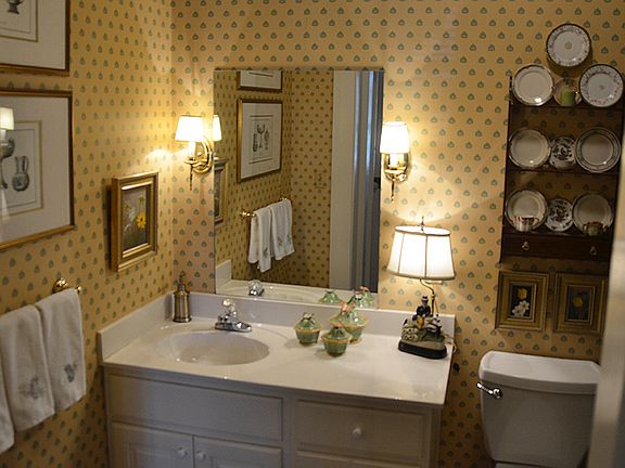 Guest Suite Full Bath