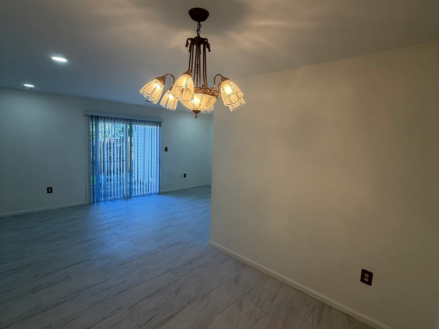 3 bed, 1.5 bath, 1332 sqft, $2,400 — Photo 4