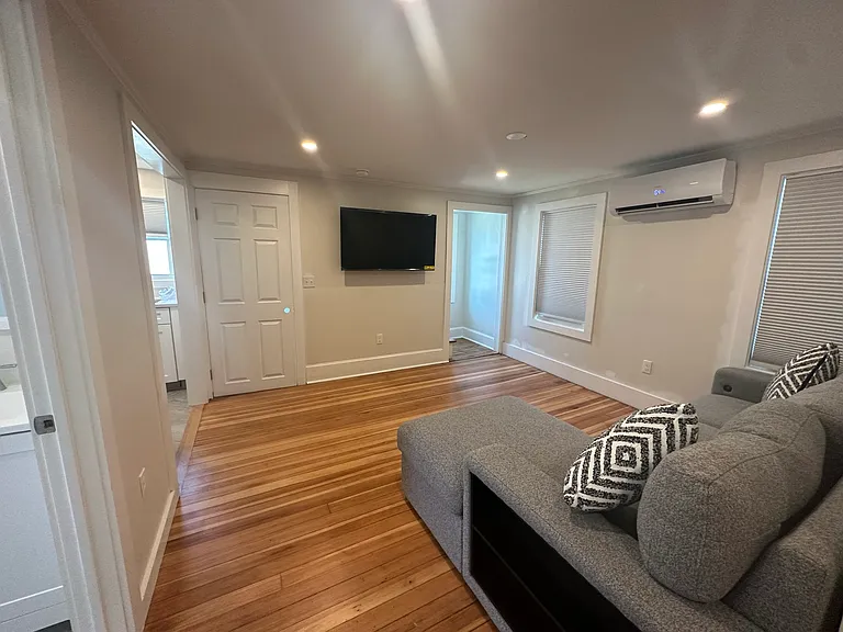 17 Byrnes St #1-2 — Photo 11