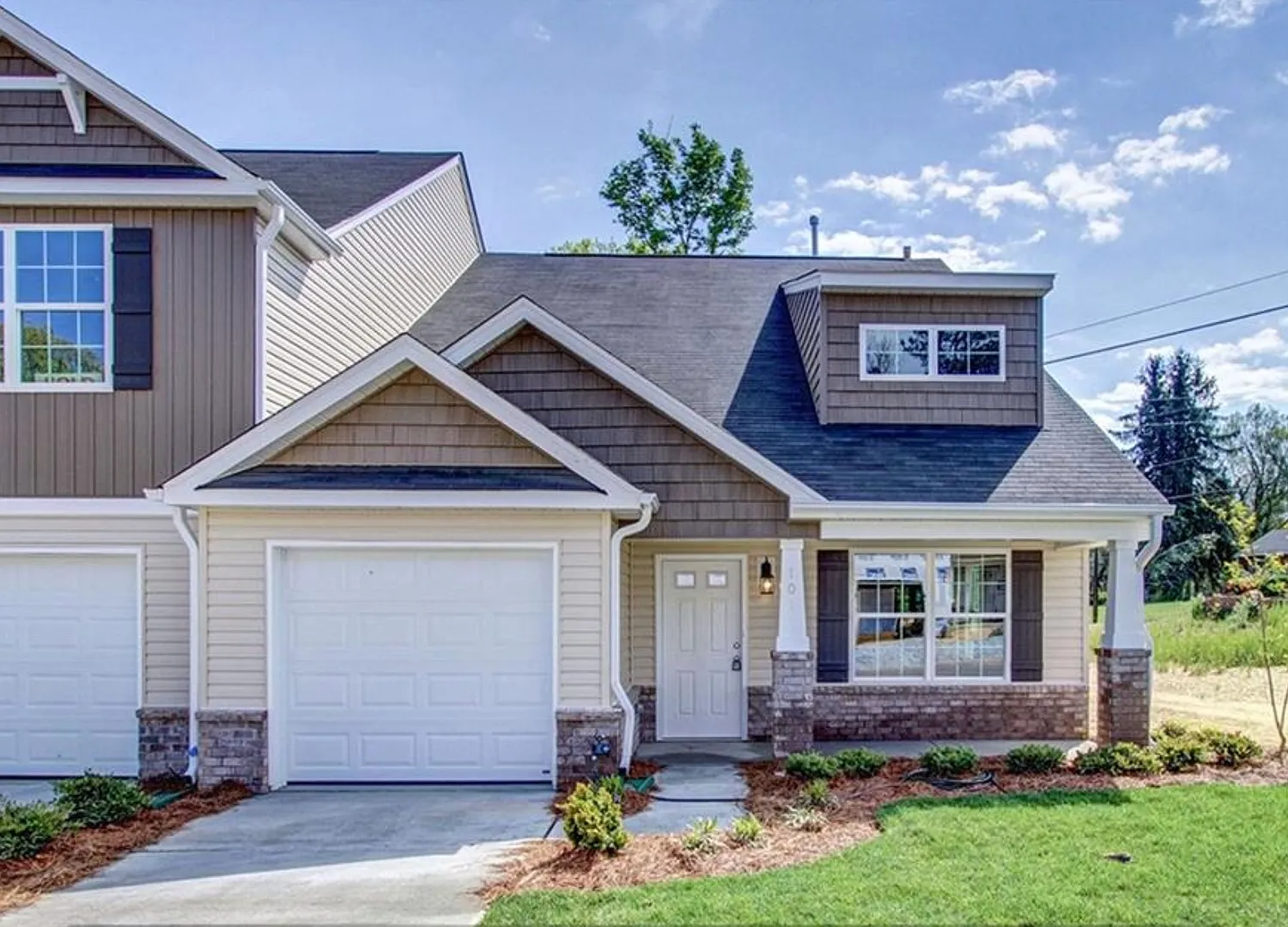 Modern End-Unit Townhome with Main-Level Primary Suite & Loft in Strawberry Creek — Photo 1