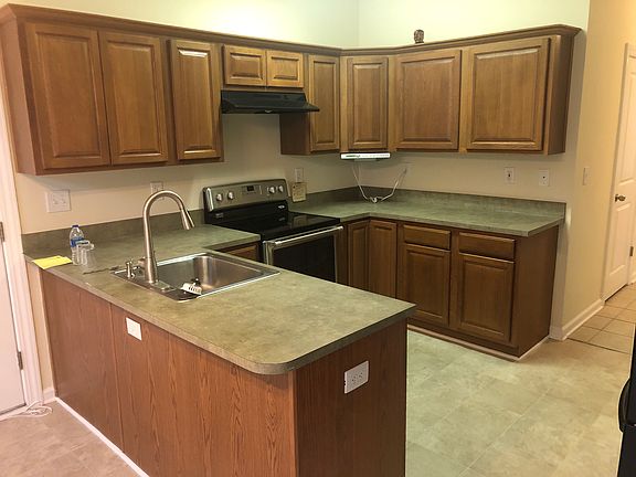 5th image of 141 Grand Oaks Dr