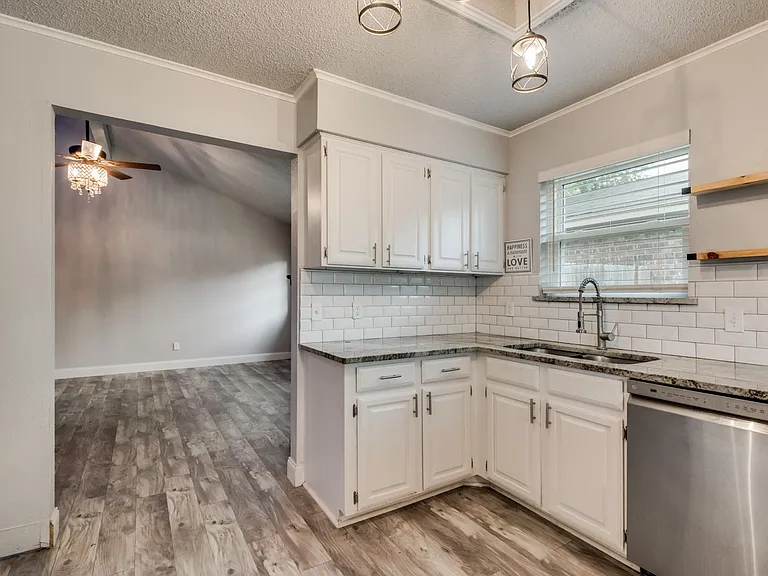 1002 Canary Ln — Photo 6