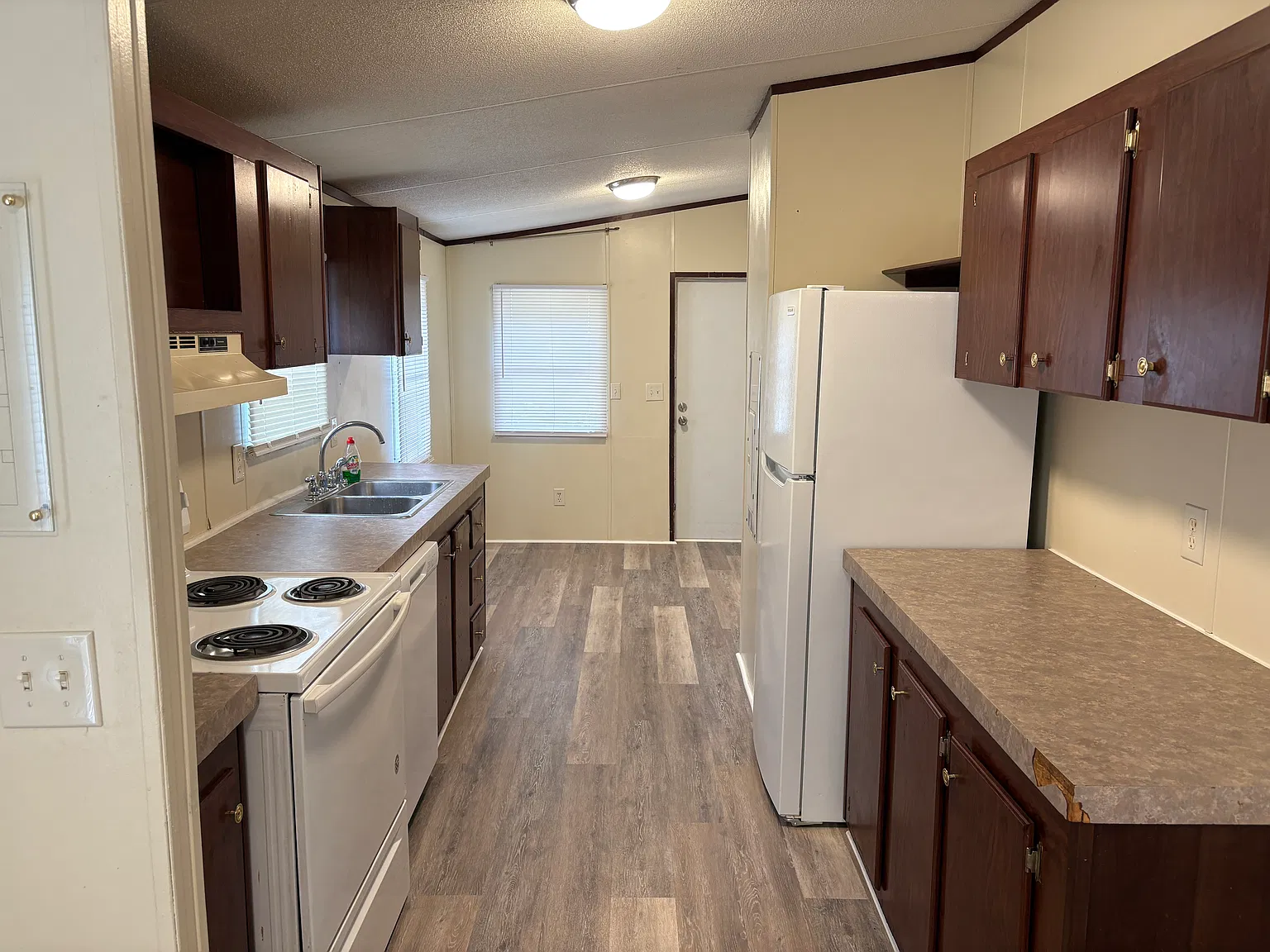 3 bed, 1200 sqft, $1,425 — Photo 4