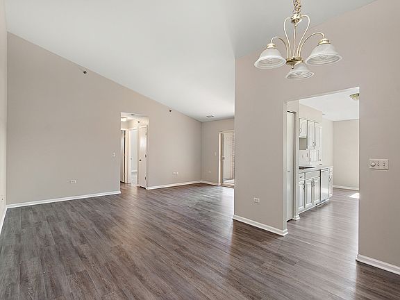 3rd image of 6950 Heritage Cir APT 3C