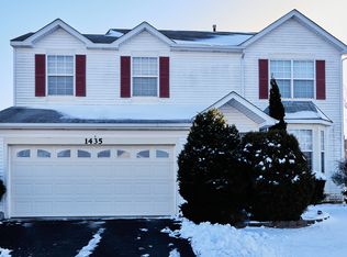 1435 Woodland Dr, South Elgin, IL 60177