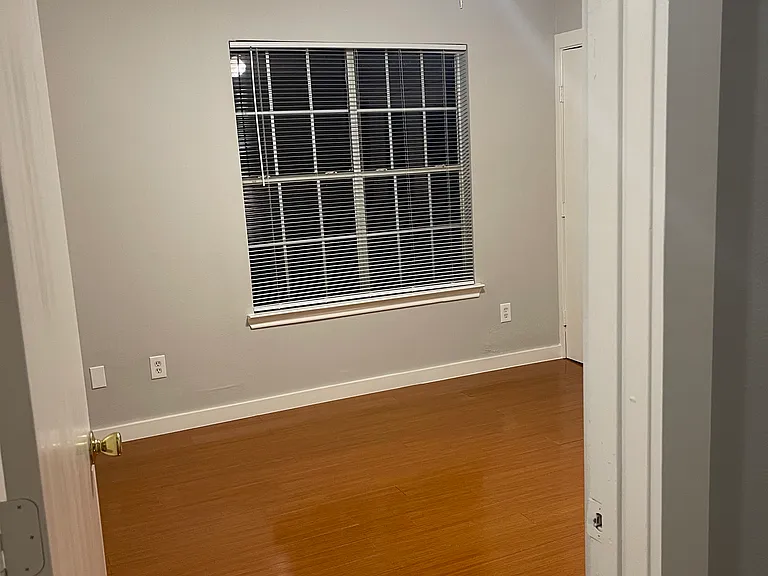 1542 Lombardy St #B — Photo 16