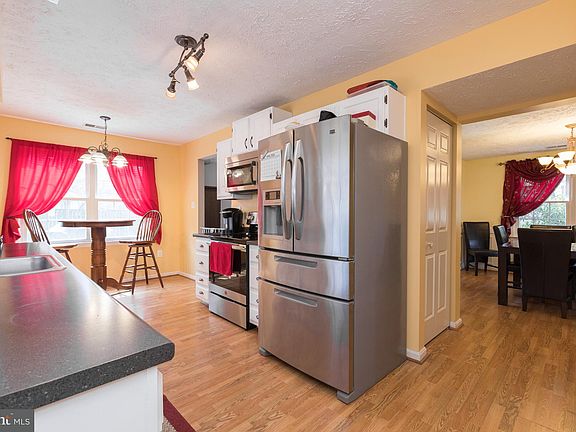 4th image of 4 Joann Ct