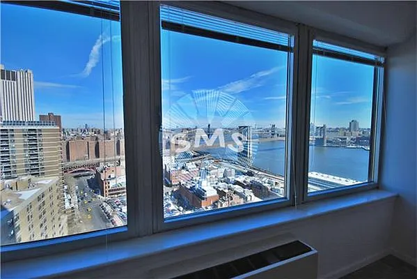 Rented by Space Marketing Shop | media 4