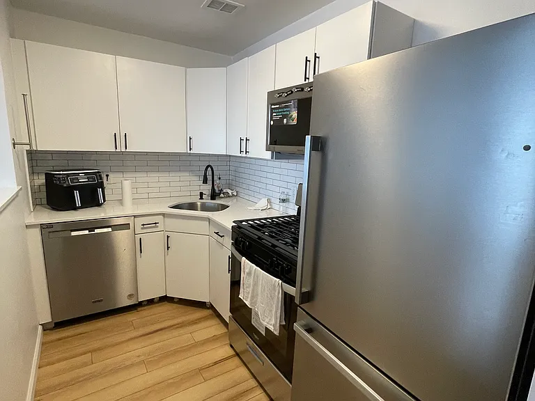 23 Water Grant St #8C — Photo 4