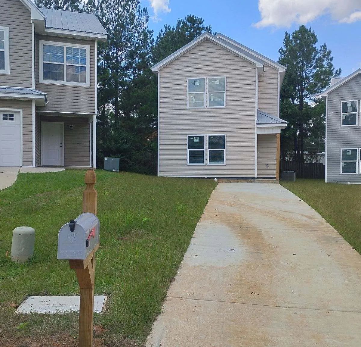 3 bed, 1400 sqft, $1,550 — Photo 1