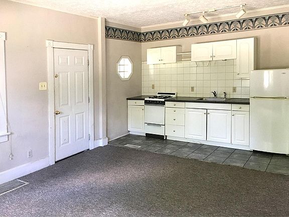3rd image of 901 W Carson St #1
