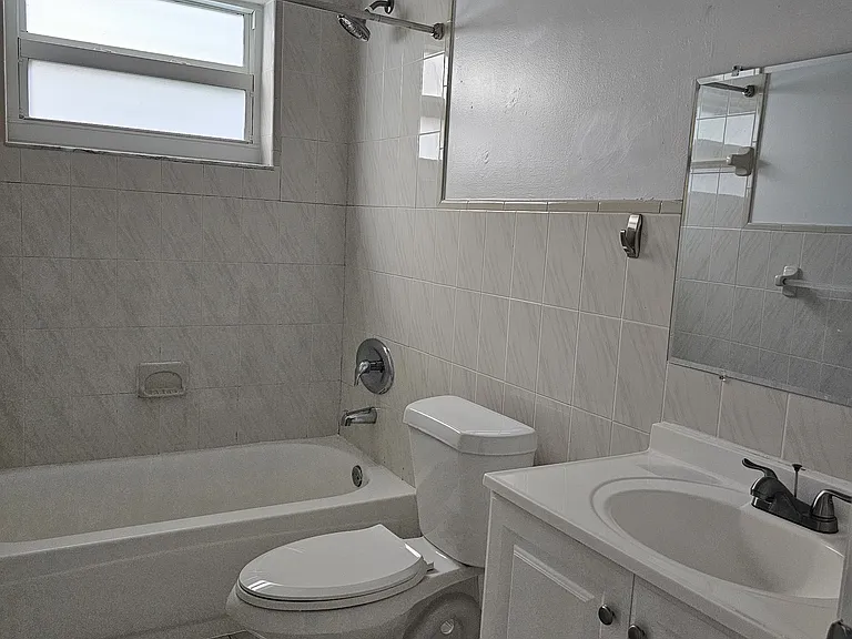 2730 SW 28th Ct — Photo 8