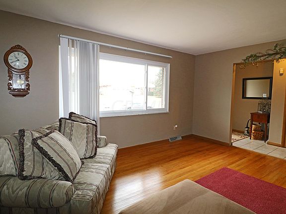4th image of 604 Parkway Dr