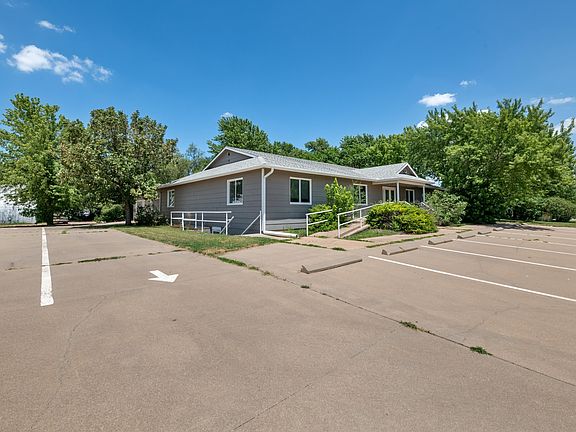 2nd image of 106 E Shadybrook Dr