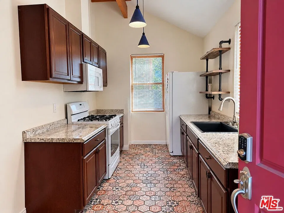 1 bed, 1.0 bath, 650 sqft, $2,800 — Photo 4
