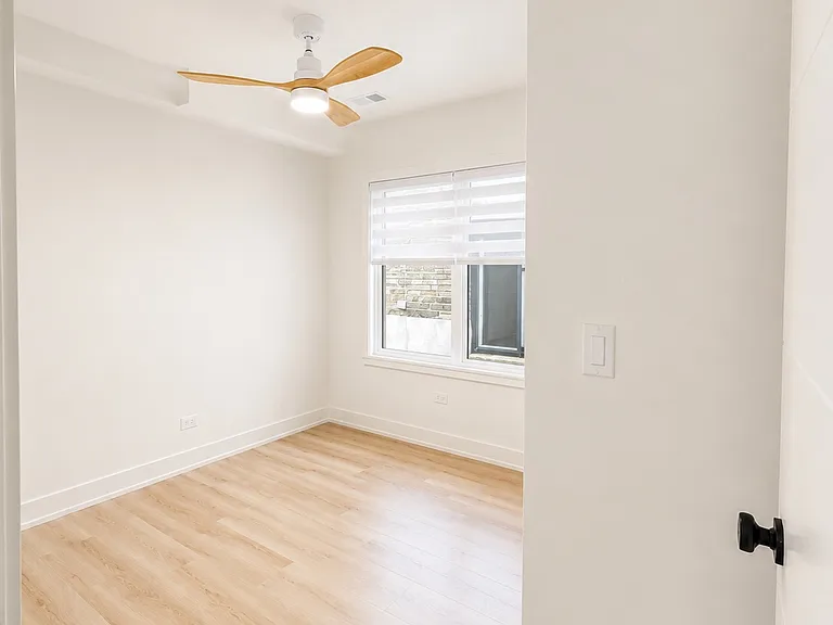 1810 W 23rd St #1 — Photo 12