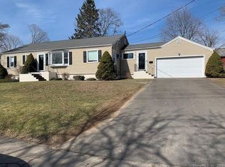 41 Bailey St, Trumbull, CT 06611