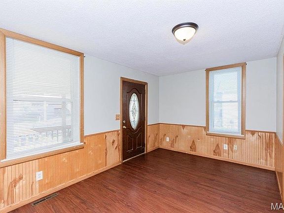 2nd image of 627 Benton St