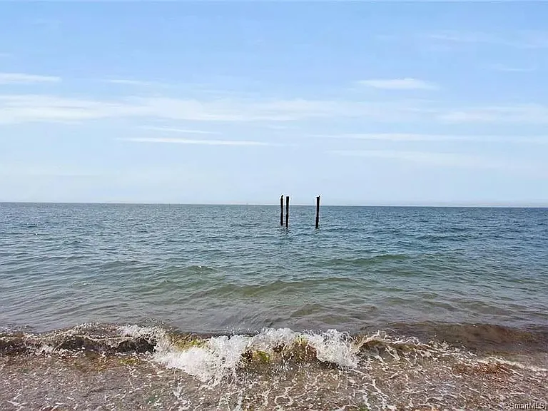2155 Fairfield Beach Rd — Photo 13