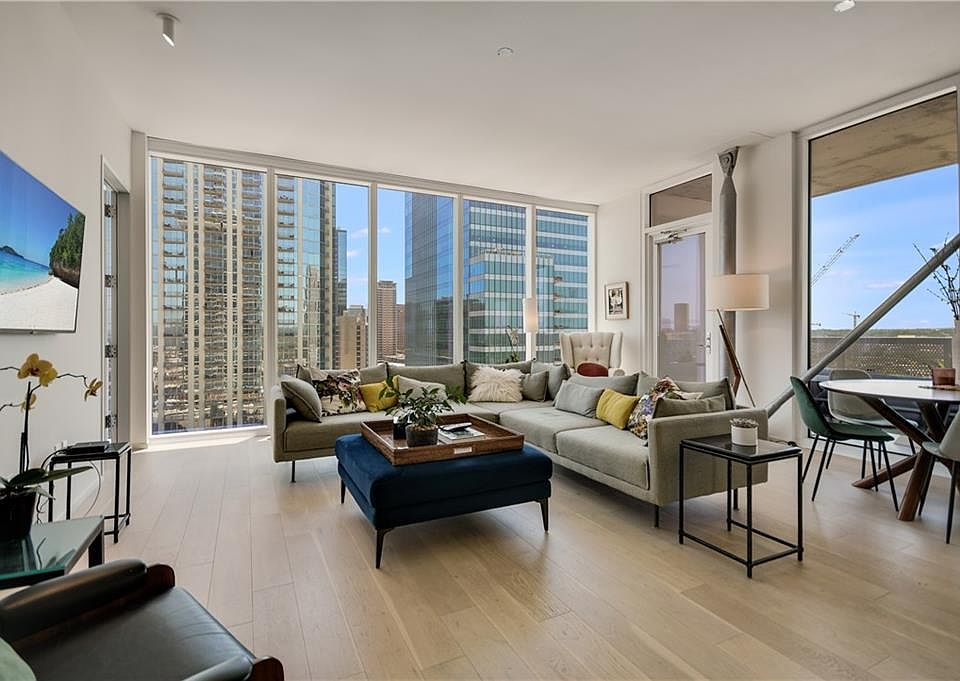 1st image of 301 West Ave #1806