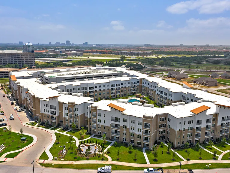 Luxe at Mercer Crossing — Photo 47