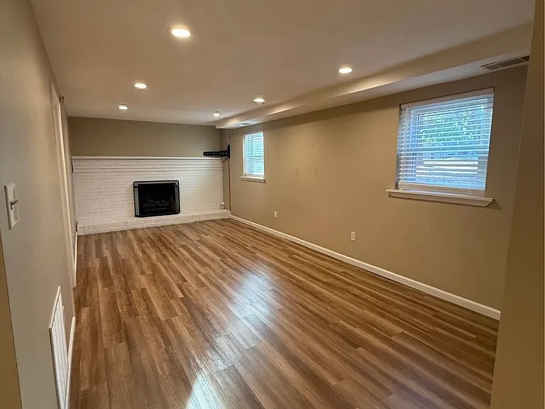 4070 Clyde Ln — Photo 2