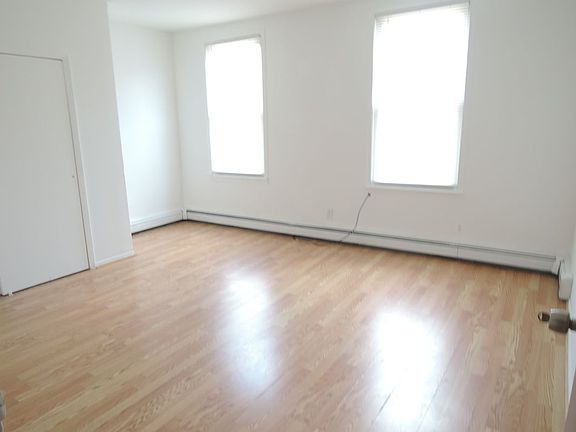 5th image of 2514 31st Ave APT 2C