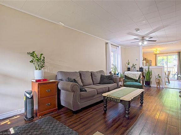 4th image of 34 Poplar Ave