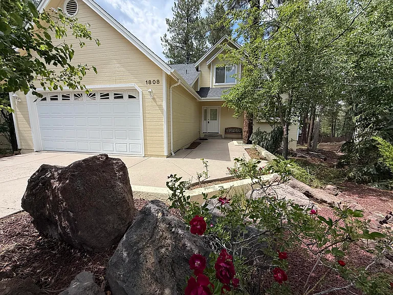 1808 W University Ave — Photo 2