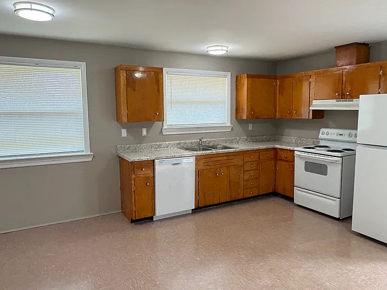 4613 Fall Creek Rd — Photo 3